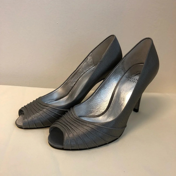 Adrianna Papell‎ Silver  Heels - Picture 1 of 5